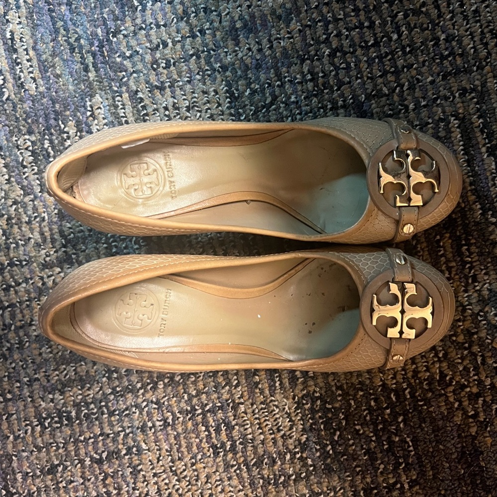Tory Burch nude tan snake print heels 9